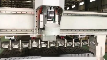 1300 x 2500 mm 4-Achsen-Atc-Liner-CNC-Fräser 3D-Holzbearbeitungsmaschine Möbelschrank-Schneidgravur CNC-Holzschnitzmaschine MDF-Fräsmaschine